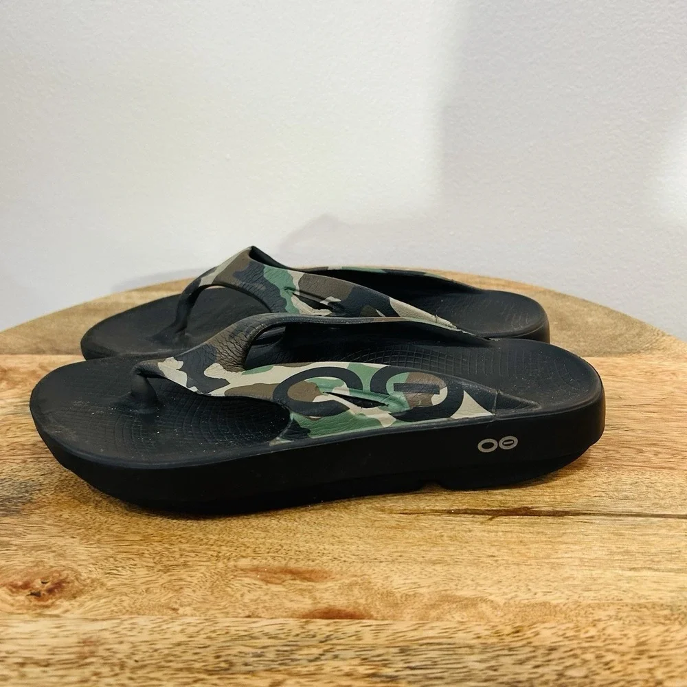 OOFOS OOriginal Recovery Flip Flop Sandals Black Woodland Camo Men's 8 W 10